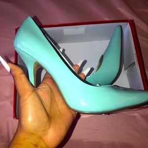 GUESS 4 INCH HEELS